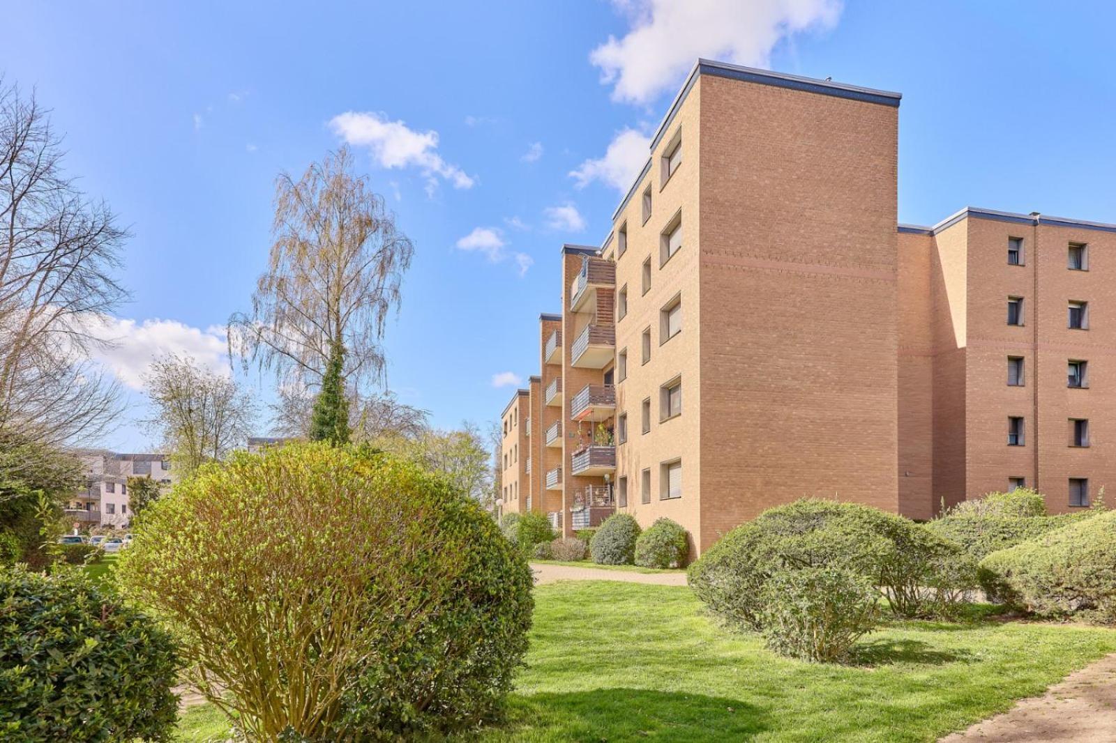Ida, The Suburban Nearby Cologne Apartment *